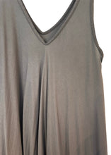 Lade das Bild in den Galerie-Viewer, Flowy Summer Dress „MYKONOS“ | Khaki &amp; Schwarz
