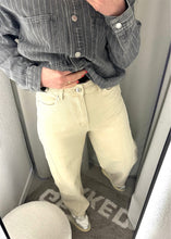 Lade das Bild in den Galerie-Viewer, Balloon Jeans mit Stretch | Beige
