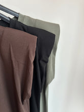 Lade das Bild in den Galerie-Viewer, Basic Kleid mit Schlitz | versch. Farben
