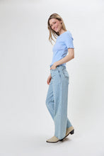 Lade das Bild in den Galerie-Viewer, Lune Regular T-Shirt Sky Blue | Oh April
