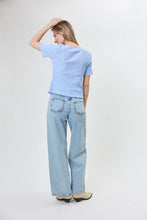 Lade das Bild in den Galerie-Viewer, Lune Regular T-Shirt Sky Blue | Oh April
