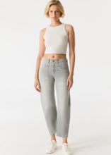 Lade das Bild in den Galerie-Viewer, Mid Waiste Ancle Jeans SELENA Light Grey | C.O.J
