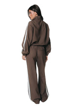 Lade das Bild in den Galerie-Viewer, Trackpants Vella Braun | Colourful Rebel
