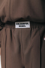 Lade das Bild in den Galerie-Viewer, Trackpants Vella Braun | Colourful Rebel
