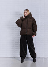 Lade das Bild in den Galerie-Viewer, Daunenjacke Kylie "Dark Brown" | WithBlack
