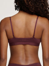 Lade das Bild in den Galerie-Viewer, The Everyday Triangle Bralette Aubergine | Oh April x Saint Sass
