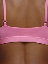 Lade das Bild in den Galerie-Viewer, The Everyday Triangle Bralette Rosa | Oh April x Saint Sass
