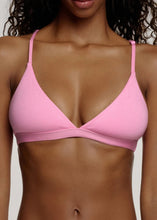 Lade das Bild in den Galerie-Viewer, The Everyday Triangle Bralette Rosa | Oh April x Saint Sass
