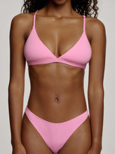 Lade das Bild in den Galerie-Viewer, The Everyday Triangle Bralette Rosa | Oh April x Saint Sass
