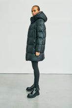 Lade das Bild in den Galerie-Viewer, 3/4 Pufferjacke „Abby“ Black  | Withblack
