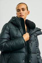 Lade das Bild in den Galerie-Viewer, 3/4 Pufferjacke „Abby“ Black  | Withblack
