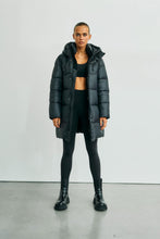 Lade das Bild in den Galerie-Viewer, 3/4 Pufferjacke „Abby“ Black  | Withblack
