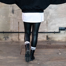 Lade das Bild in den Galerie-Viewer, Vegane Lederleggings "JULE"

