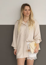 Lade das Bild in den Galerie-Viewer, Leichtes Hemd aus Viskose | "EVI"
