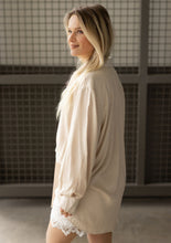 Lade das Bild in den Galerie-Viewer, Leichtes Hemd aus Viskose | "EVI"
